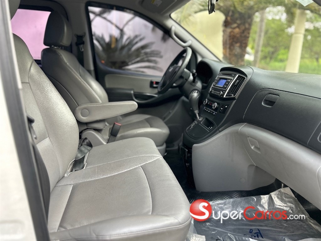 Vehicle interior — front cabin