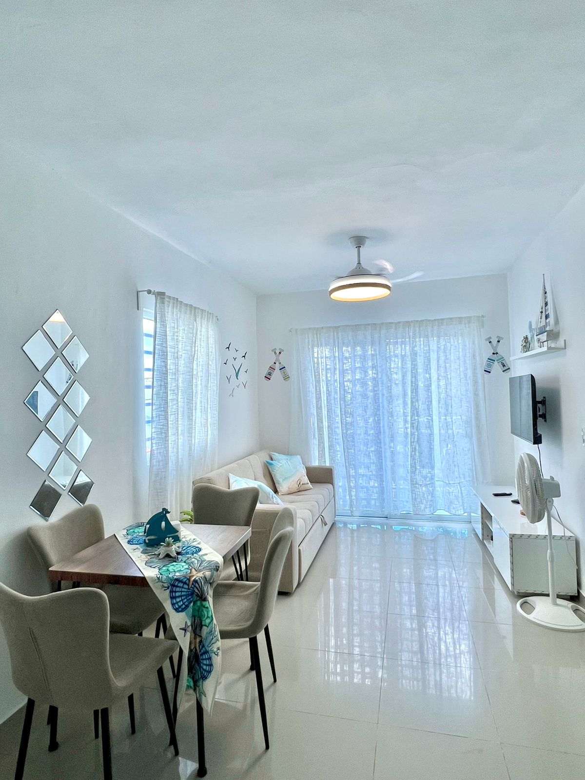 Second bedroom with ceiling fan